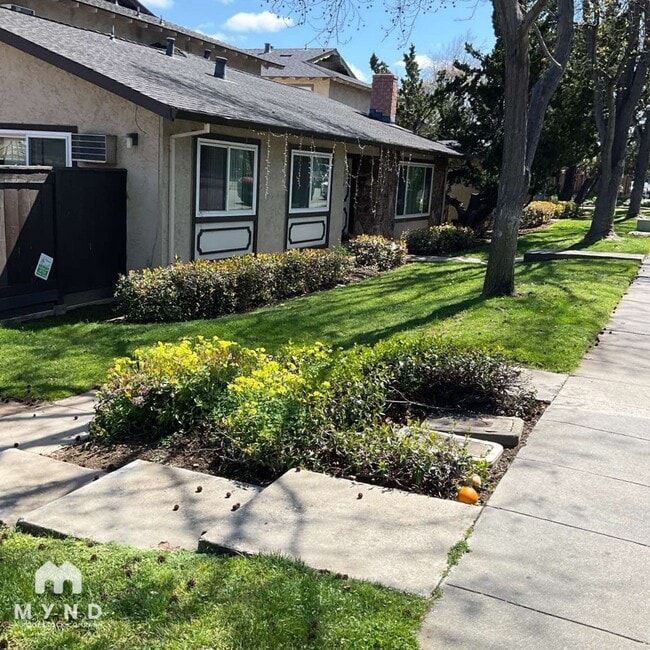 Building Photo - 1574 Tenaka Pl