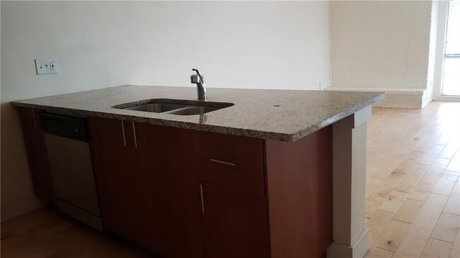 Foto del edificio - 909 Reinli St