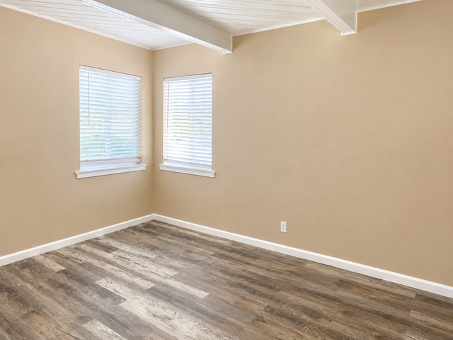 Building Photo - 610 Denslowe Dr