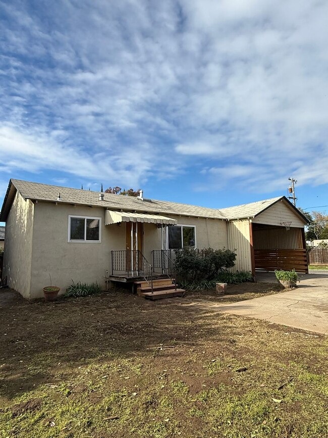 Building Photo - Available NOW!  Adorable updated house in North Chico