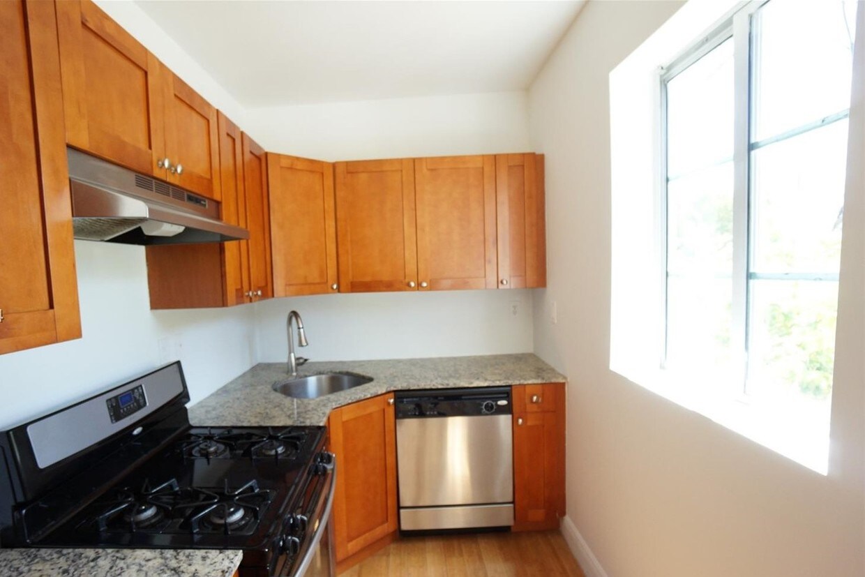 7935 Tatum Waterway Dr, Miami Beach, FL 33141 Condo for Rent in Miami