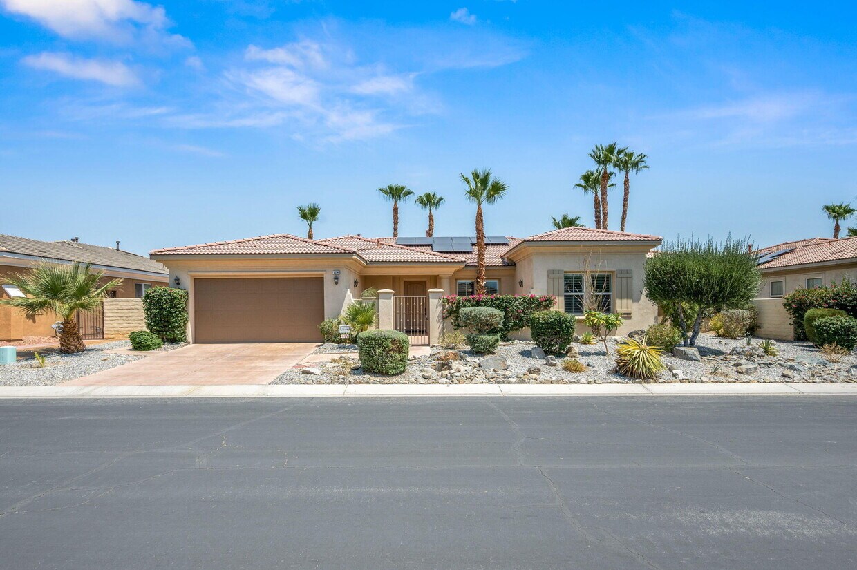 Primary Photo - 124 Tesori Dr