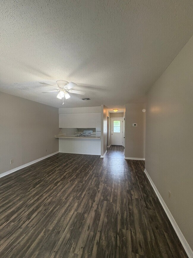 Foto del edificio - 520 Landview Dr