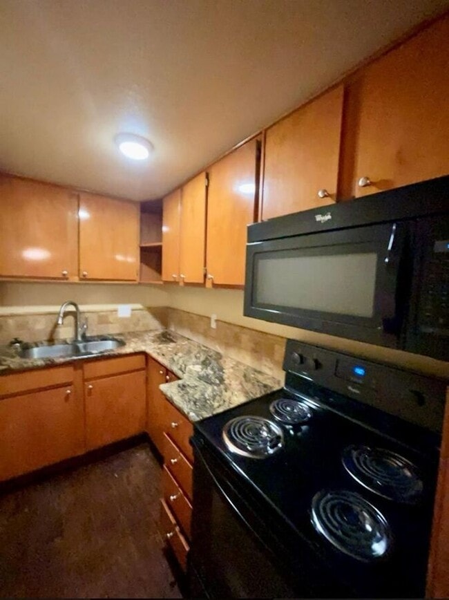 Building Photo - 625 Red Bud Lane-