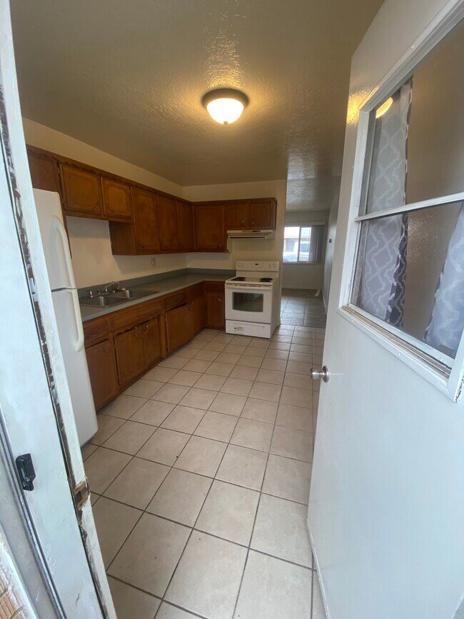 View in the kitchen from back door - 4505 Douglas MacArthur RD NE