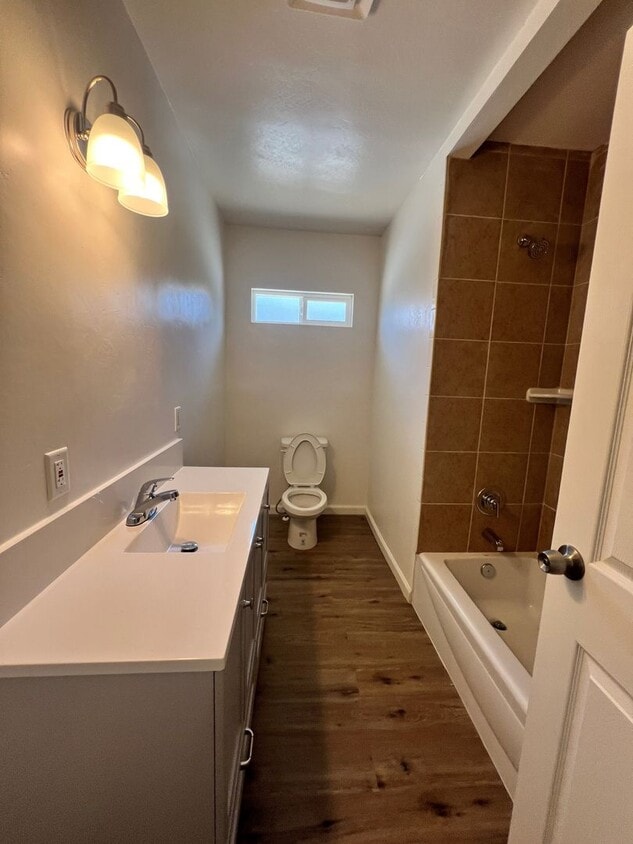 Building Photo - 3 bedroom 2 bath newly remolded home