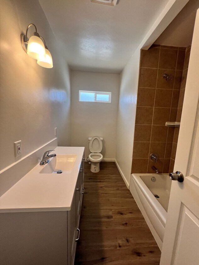 Foto del edificio - 3 bedroom 2 bath newly remolded home
