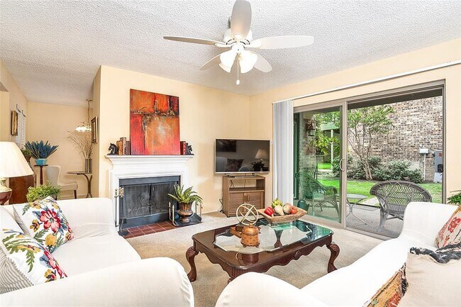 Foto del edificio - 5300 Keller Springs Rd