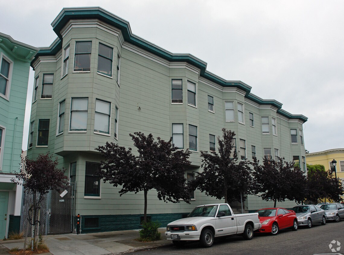 Primary Photo - 408-418 Hugo St