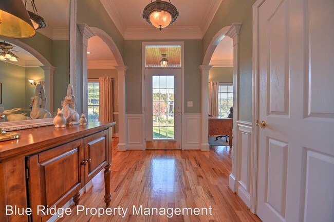 Foto del edificio - 103 Quail Heights Ct