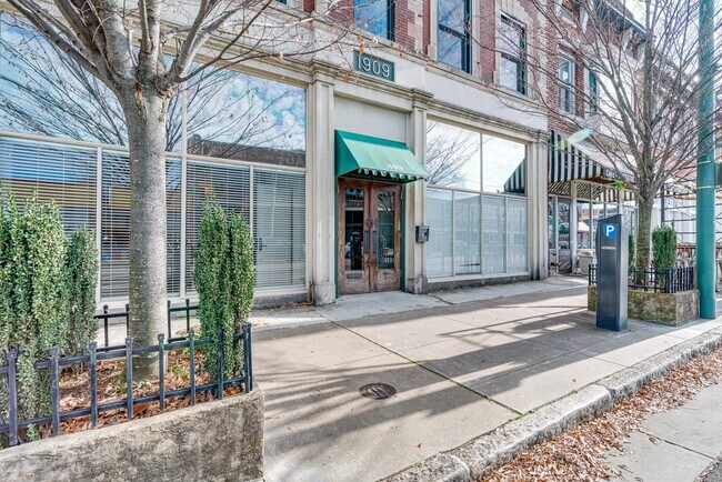 Foto del edificio - 310 S Main St