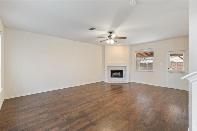 Foto del edificio - 1530 Cliff Creek Dr