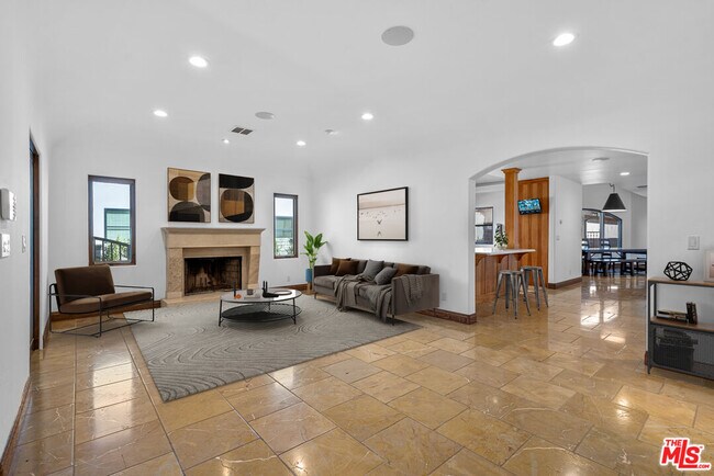 Foto del edificio - 14710 Greenleaf St