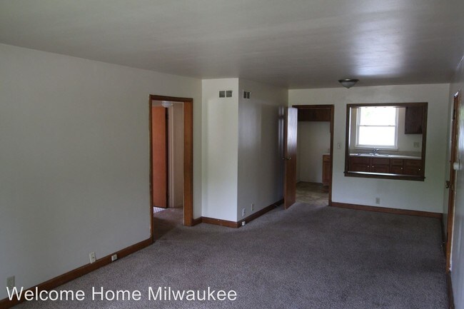 Building Photo - 3525 N 60th St