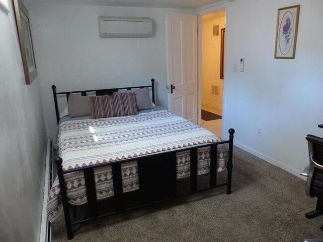 Building Photo - 2571 Van Buren Ave