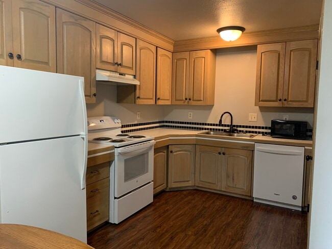 Building Photo - 1604 Sand Ct