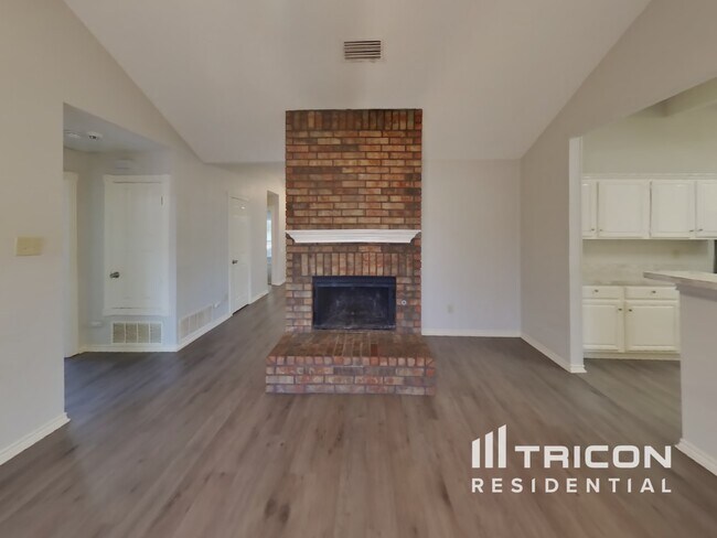 Foto del edificio - 1402 Baker Dr