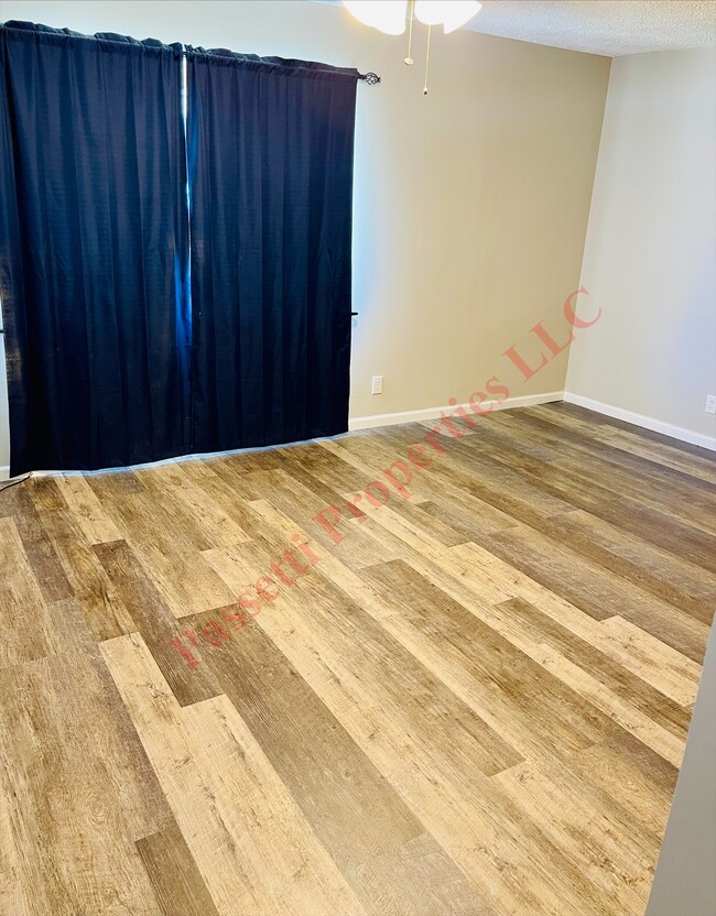 Foto del edificio - 913 E Emerson St