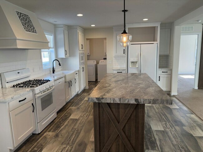 Foto del edificio - 25638 Baltusrol Dr