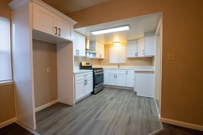 Building Photo - 1974 Snyder Ln