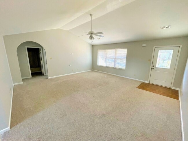 Building Photo - 1039 Willow Creek Cir