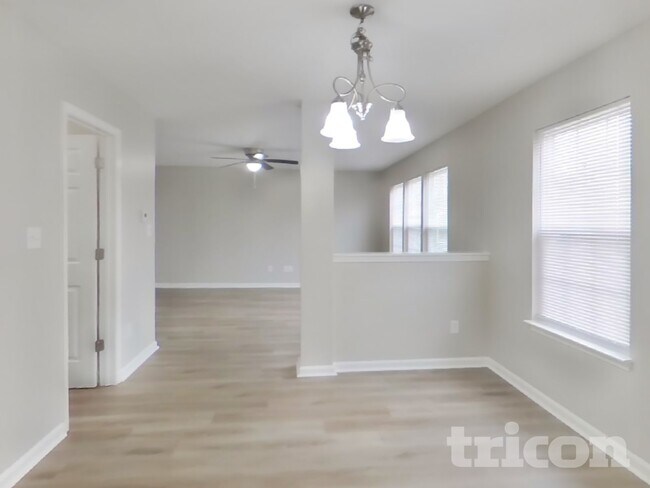 Building Photo - 9622 W Quarter Moon Dr