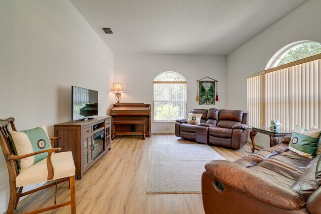 Building Photo - 9939 SW 203rd Cir