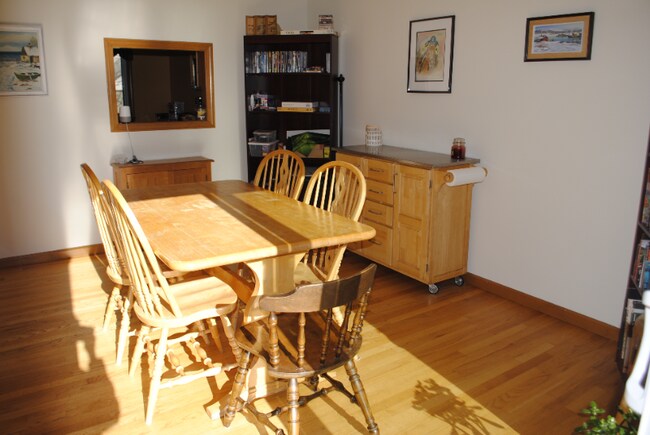 Building Photo - 1 Room in Condo with Pvt