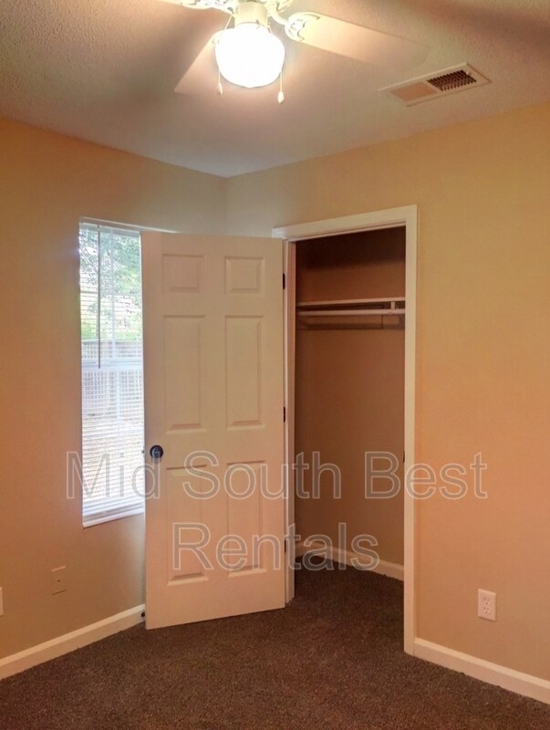 Foto del edificio - 943 Calvin Rd