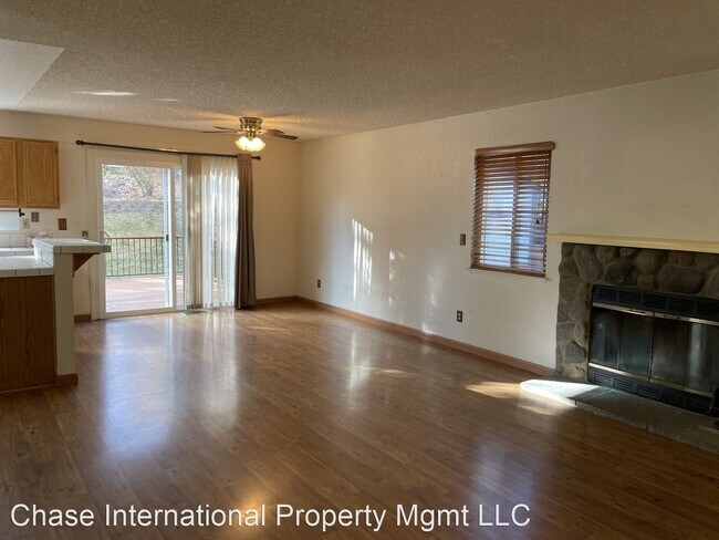 Building Photo - 3 br, 2.5 bath House - 5890 Starcrest Ave