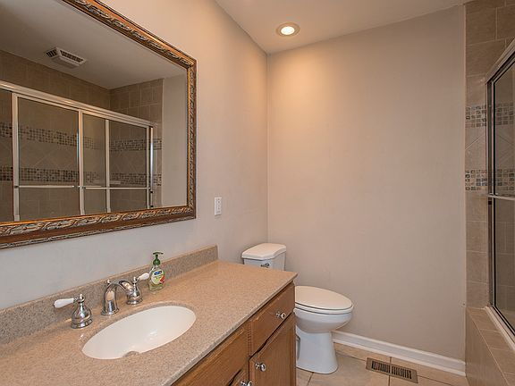 Building Photo - "Charming Nashville Retreat: Spacious 2-Be...