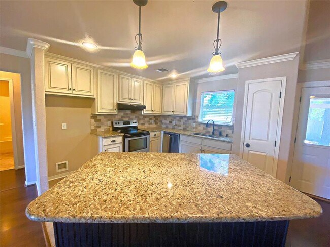 Foto del edificio - 16318 Long Valley Ct
