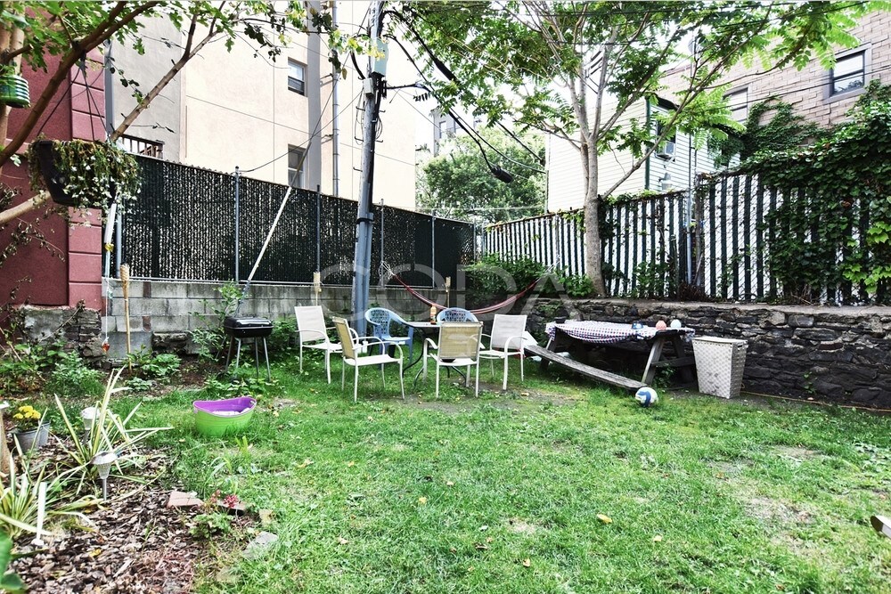 Primary Photo - 192 Greenpoint Ave