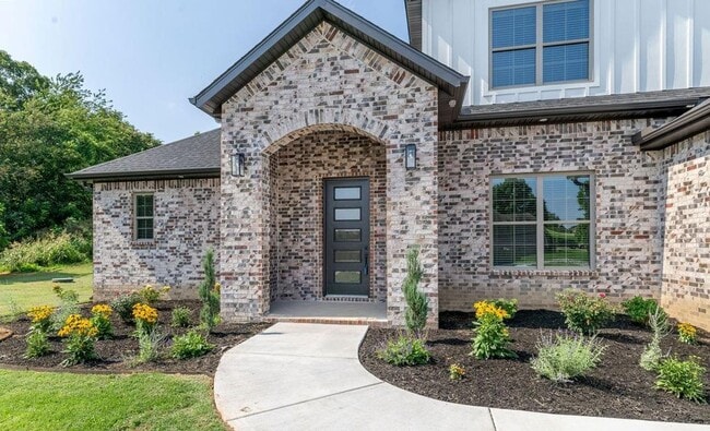 Photo - 5 bedroom CUSTOM BUILT home in Elm Springs MUST SEE