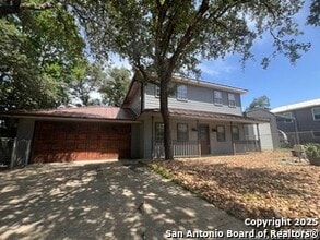 Building Photo - 568 Lake Forest
