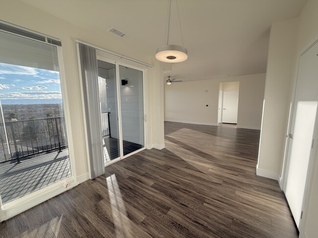 dining-room-high-line-pointe-B5-2x2.5-1301-600-pikes-peak-3-13-2026.JPG - High Line Pointe