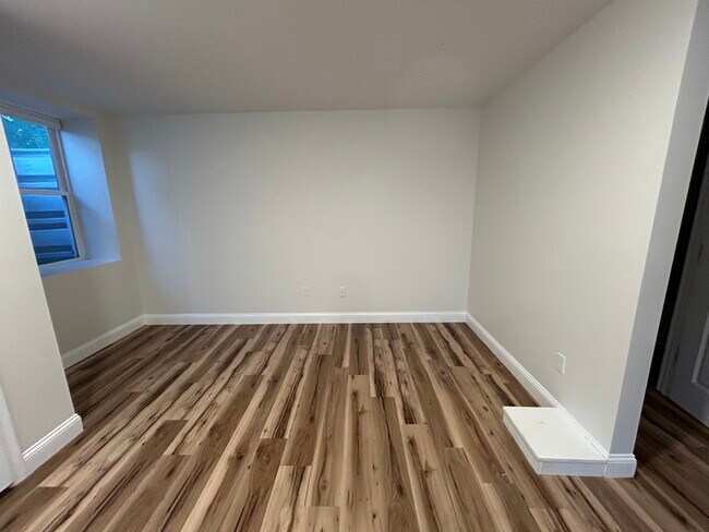 Dormitorio / sala de estar - 376 Colchester Ave