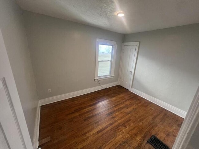 Building Photo - 65 Woodlawn St