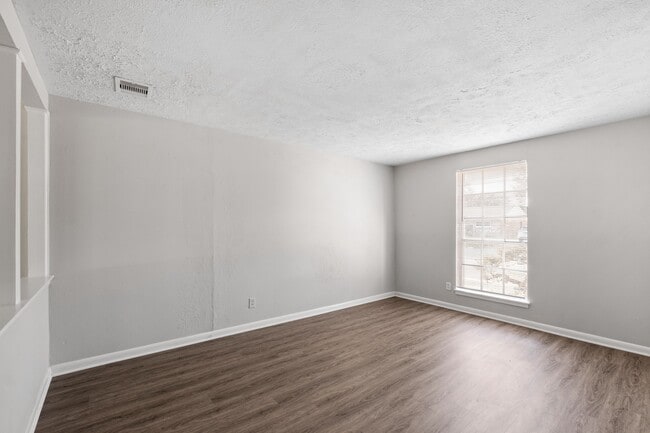 Building Photo - 4319 Tiffany Dr