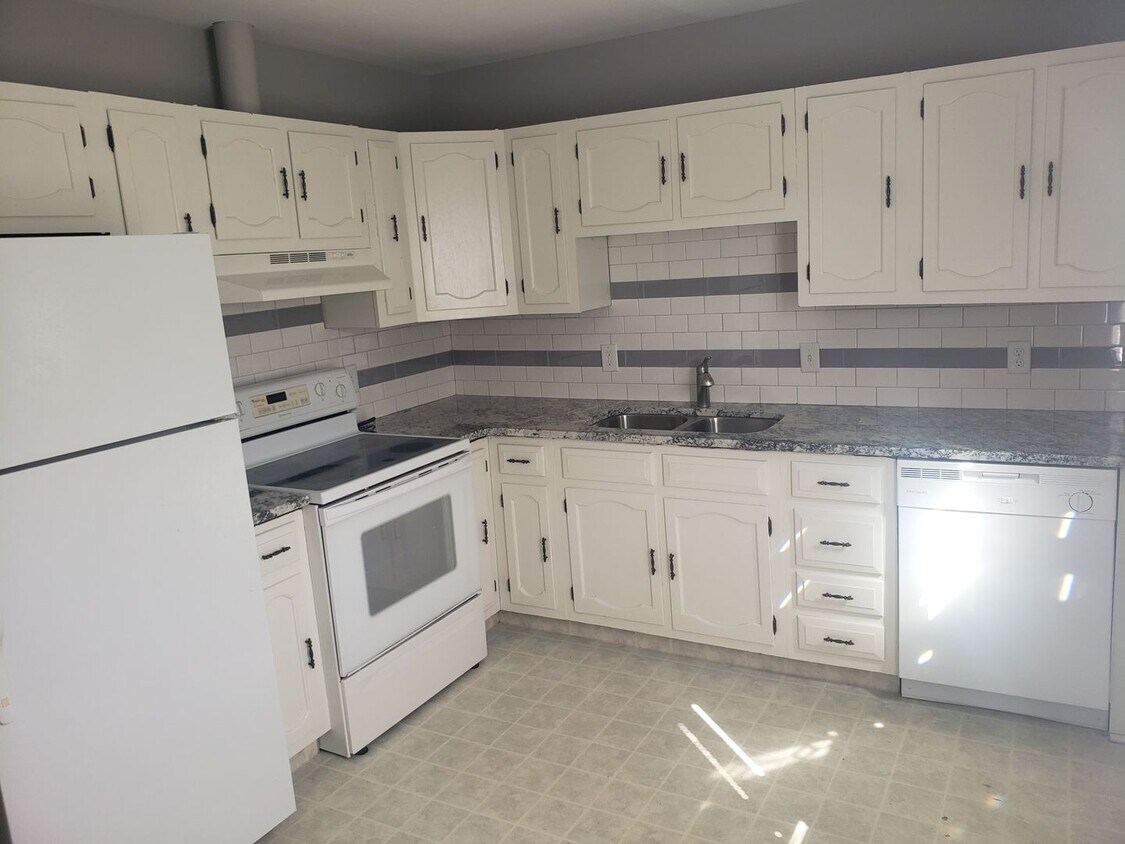 2/1 Newly remodeled - 2/1 Newly remodeled