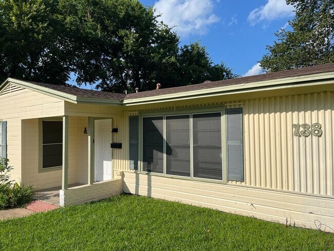 Building Photo - 138 Vandenburg Dr