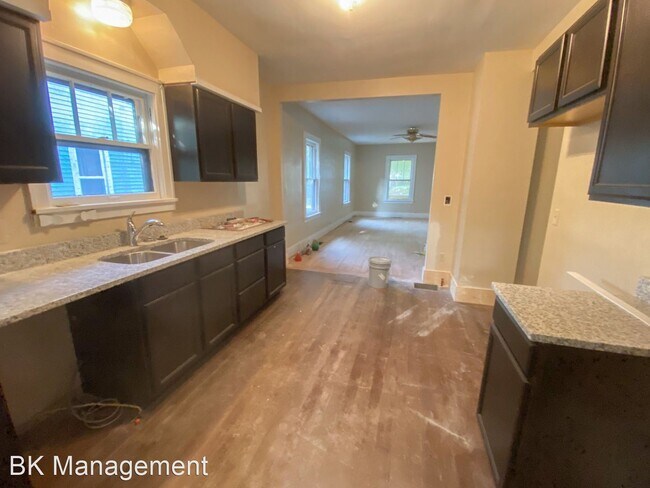 Building Photo - 3 br, 1 bath House - 472 Maple Street