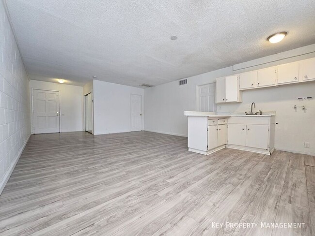 Foto del edificio - 2913 Stewart Ave