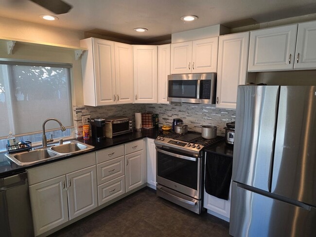 Building Photo - Quiet 3 bedroom 2 bath home in Poway in cul-de-sac in Poway school district