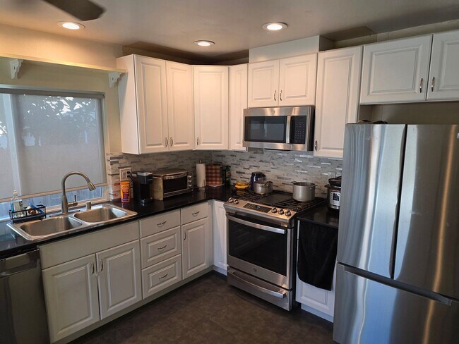 Foto del edificio - Quiet 3 bedroom 2 bath home in Poway in cul-de-sac in Poway school district