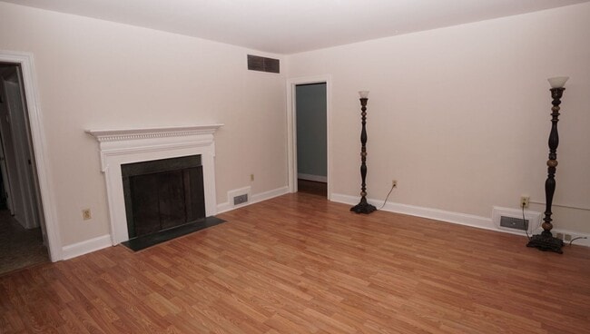 Building Photo - 14 Tallman St