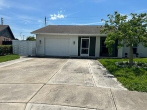 Building Photo - 1077 Fernlea Dr
