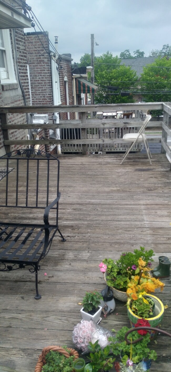 Deck - 619 Lancaster Ave