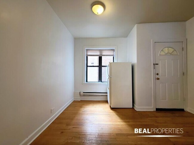 Building Photo - 1 bedroom in CHICAGO IL 60613