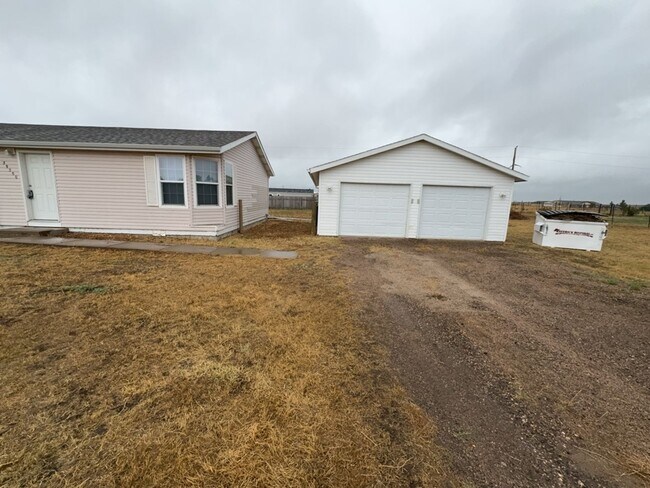 Building Photo - 3 Bedroom 2 Bath 2 Car Garage Home